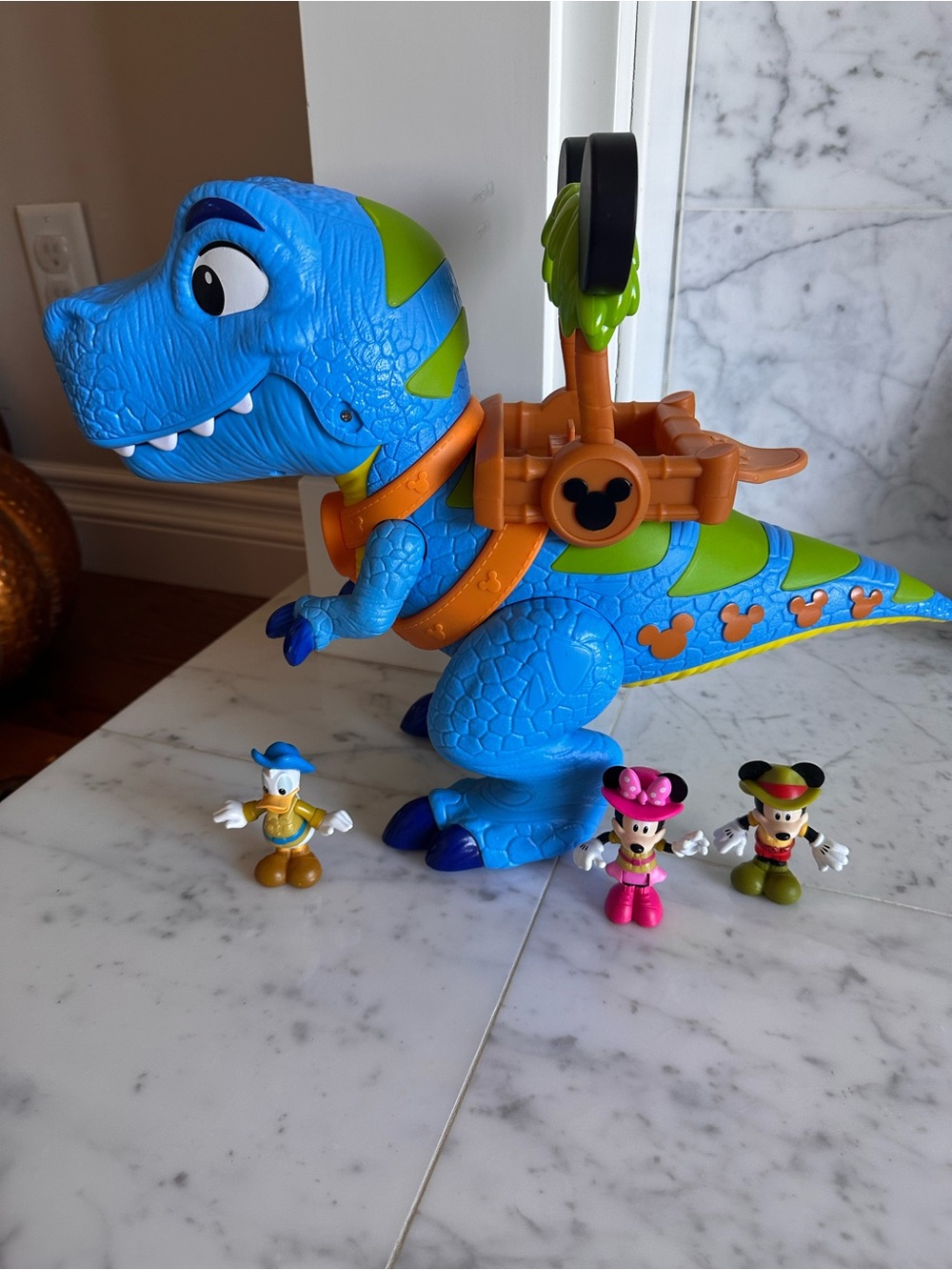 DISNEY Mickey and Friends Dino Safari Playset